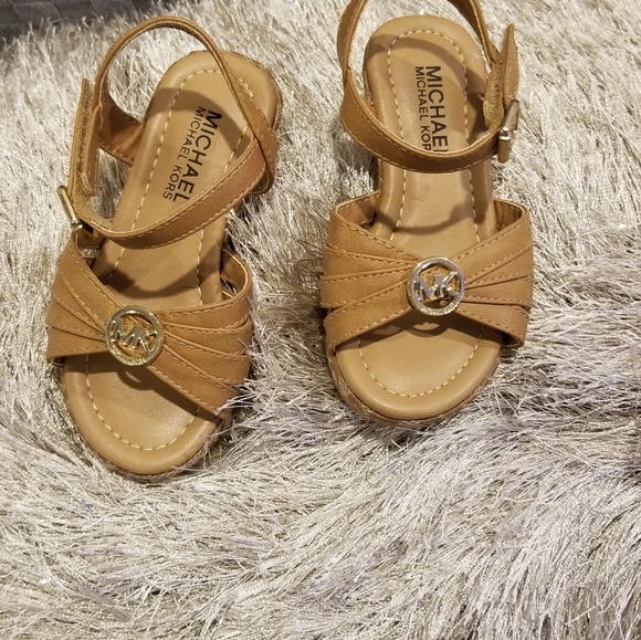 Authentic Michael Kors toddler wedged sandals - Picture 6 of 7